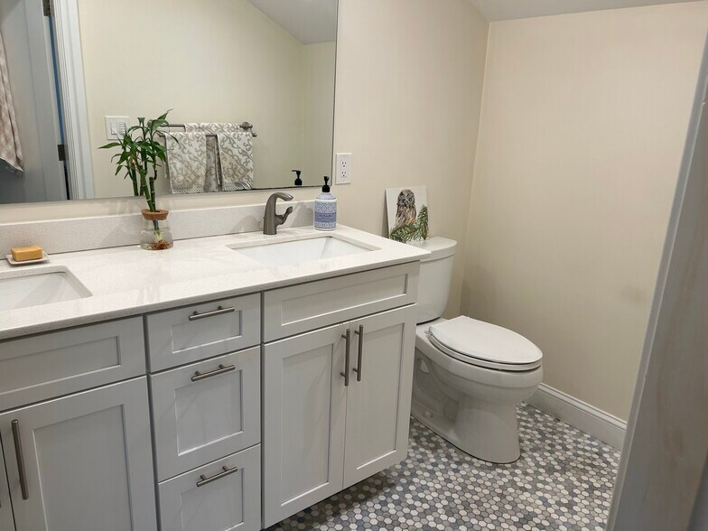 Building Photo - 925-927-927 Massachusetts Ave