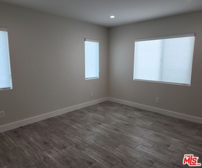 Building Photo - 422 Almond Ave