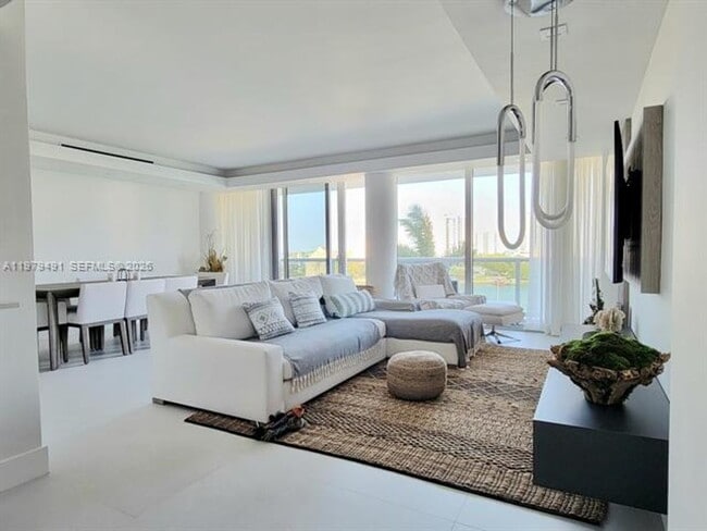 Building Photo - 900 Bay Dr