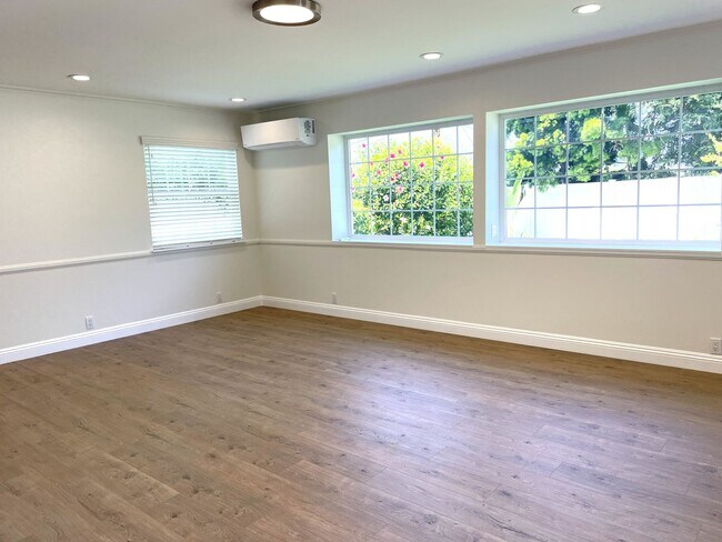 Building Photo - Charming updated 3-bedroom home with a/c near Victor Park