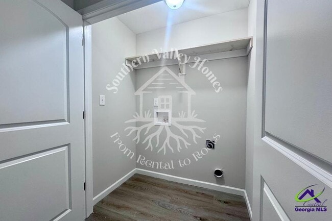 Building Photo - 308 Woodland Dr