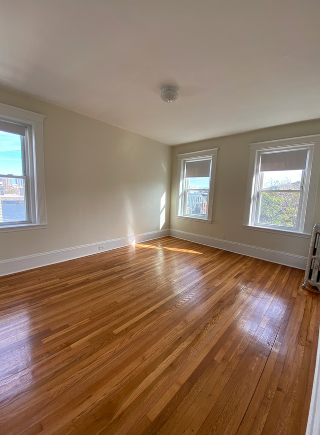 Building Photo - 9/1 No Fee! Split style 2BR on Comm Ave, Green Line