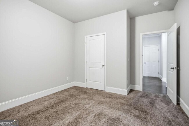 Building Photo - 2053 Hamilton Lake Pkwy