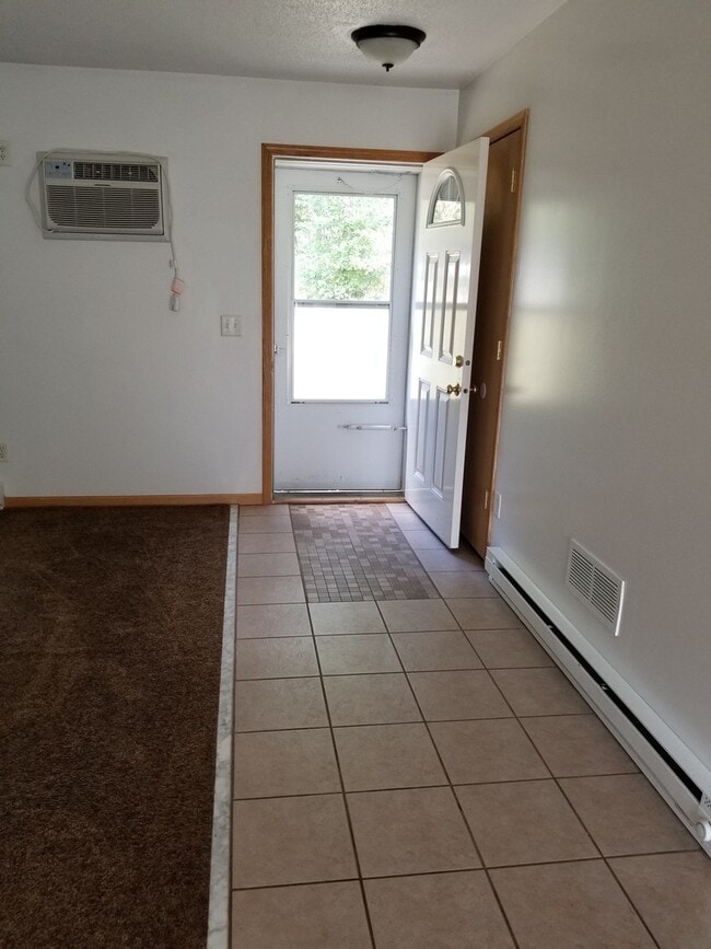 Building Photo - Single Level Energy Efficient 2+ Bedroom H...