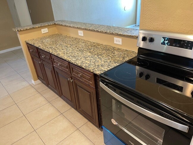 Building Photo - 1650 W 12th Ct