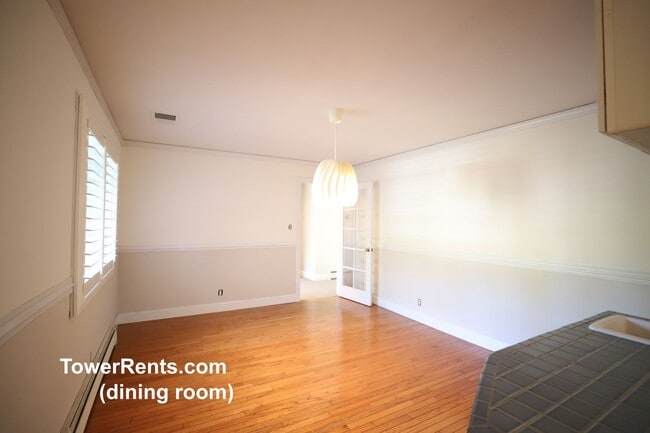 Building Photo - Santa Rosa: 3 bedroom, 2 1/2 bath Home wit...