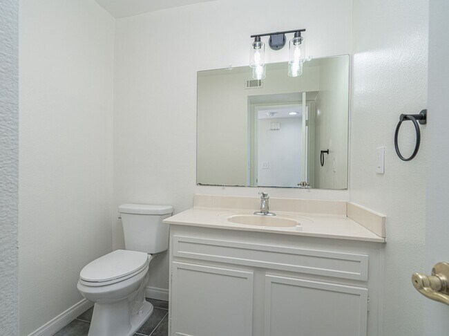 Building Photo - Costa Mesa Townhome with Loft | 2BR, 2.5BA...