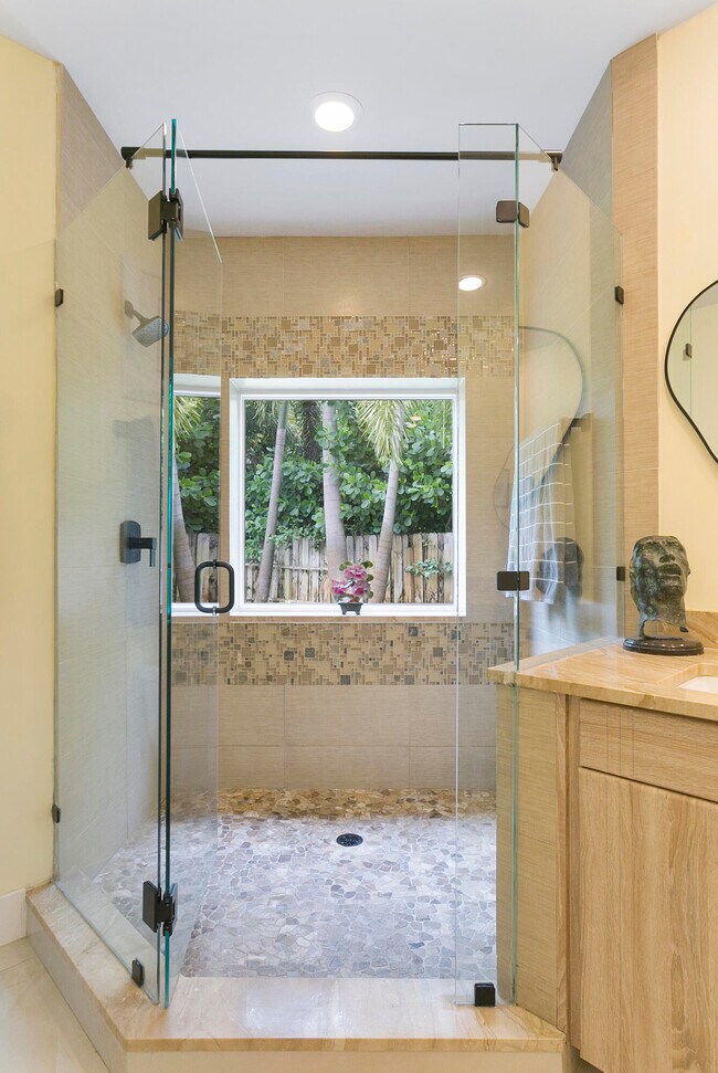 Building Photo - 2701 NE 2nd Ave