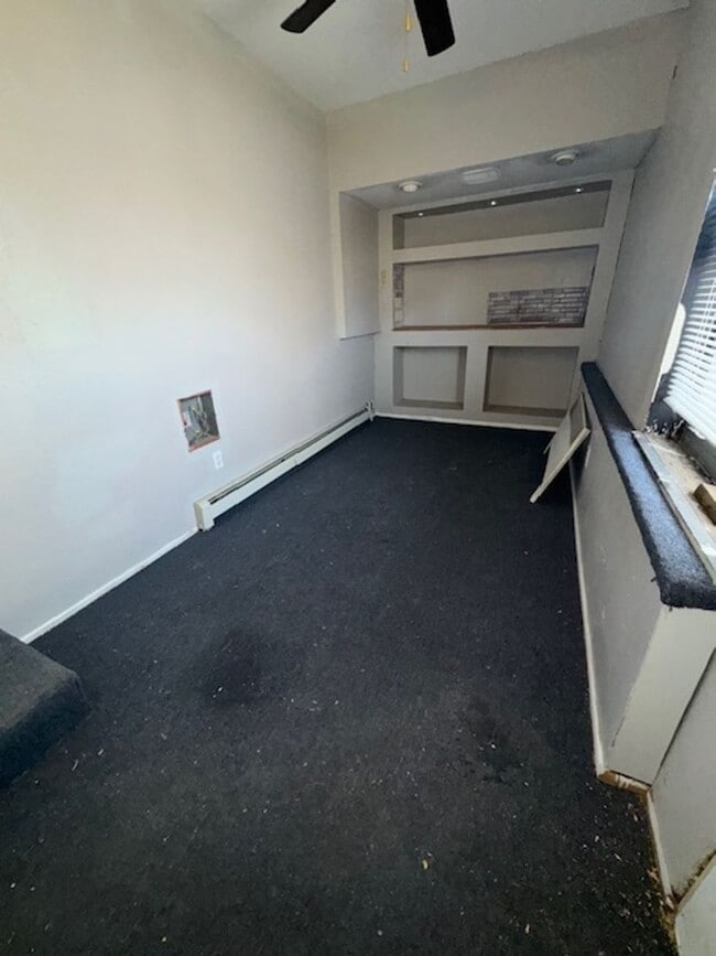 Building Photo - 421 N Nesmith Ave