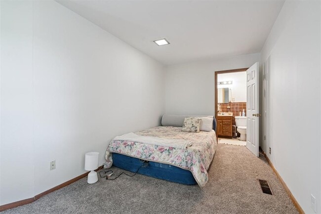 Building Photo - 2200 US-81