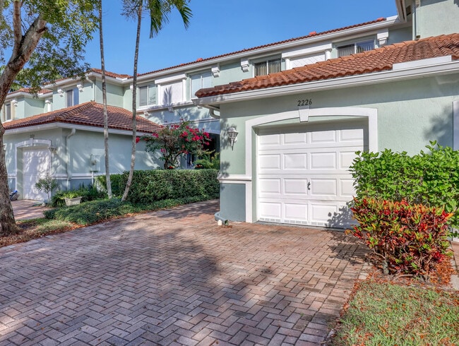 Building Photo - 2226 Oakmont Dr