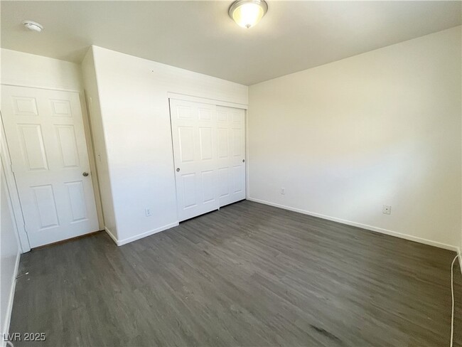 Building Photo - 1836 N Luna Alegre St