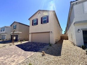 Building Photo - Modern 3BR Home - Prime Location