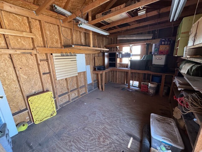 Building Photo - Fantastic 3 Bedroom/2 Bath Single Level Ho...