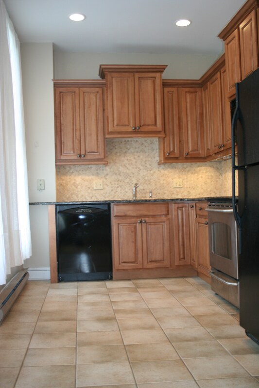 Building Photo - 156 Circular St