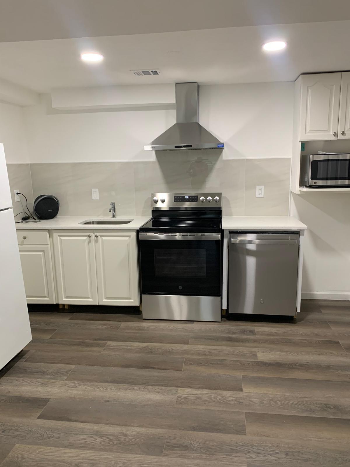 Building Photo - 4807 Poplar Dr