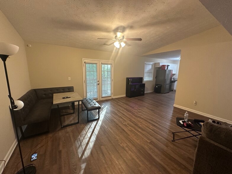 Building Photo - 6630 Leisure Trl