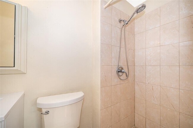 Building Photo - 601 Delaney Park Dr