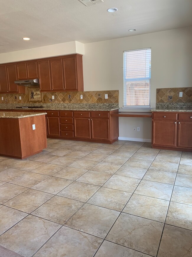 Building Photo - Gorgeous home in Patterson