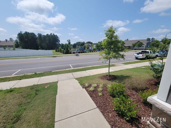 Building Photo - 553 Haywood Glen Dr