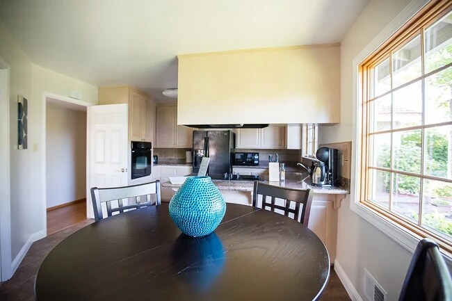 Building Photo - 7409 Fallenleaf Ln
