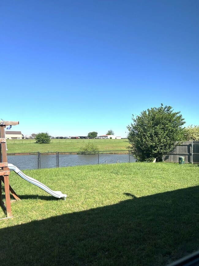 Building Photo - Charming 3-Bed Home with Pond Views & Mode...