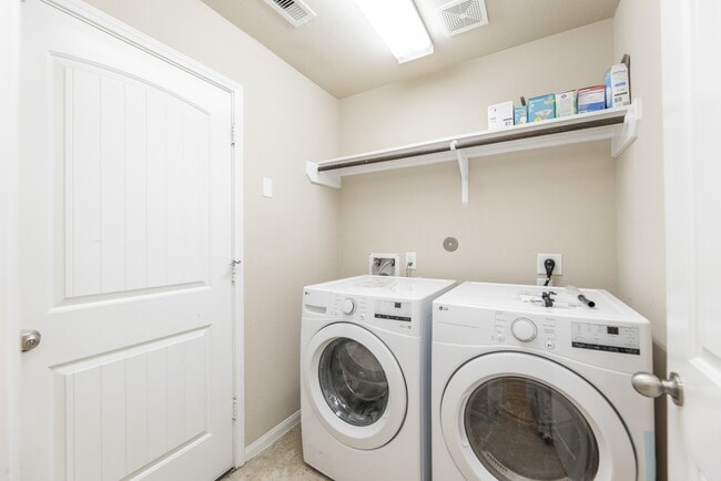 Building Photo - 2414 Garden Falls Dr