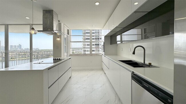 Building Photo - 18061 Biscayne Blvd