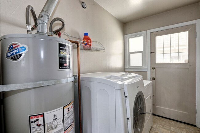 Building Photo - 5400-5402 Folsom Blvd