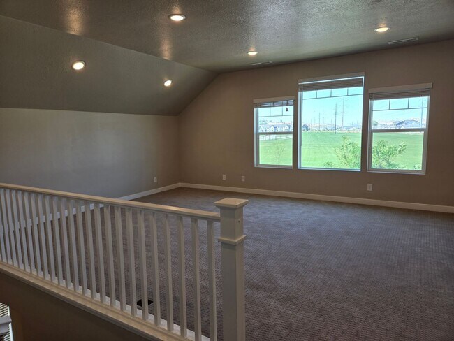 Building Photo - 2422 N Penstemon Wy