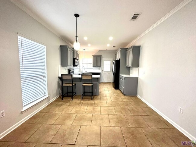 Building Photo - 40303 Crestridge Dr