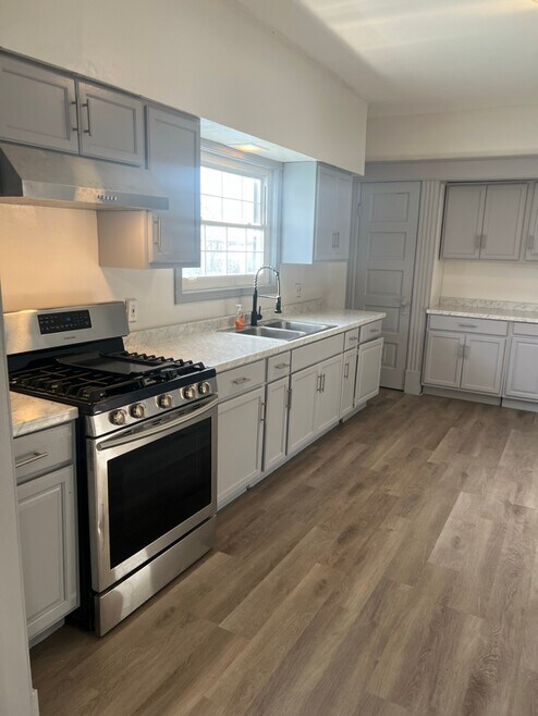 Building Photo - 40 Moselle St