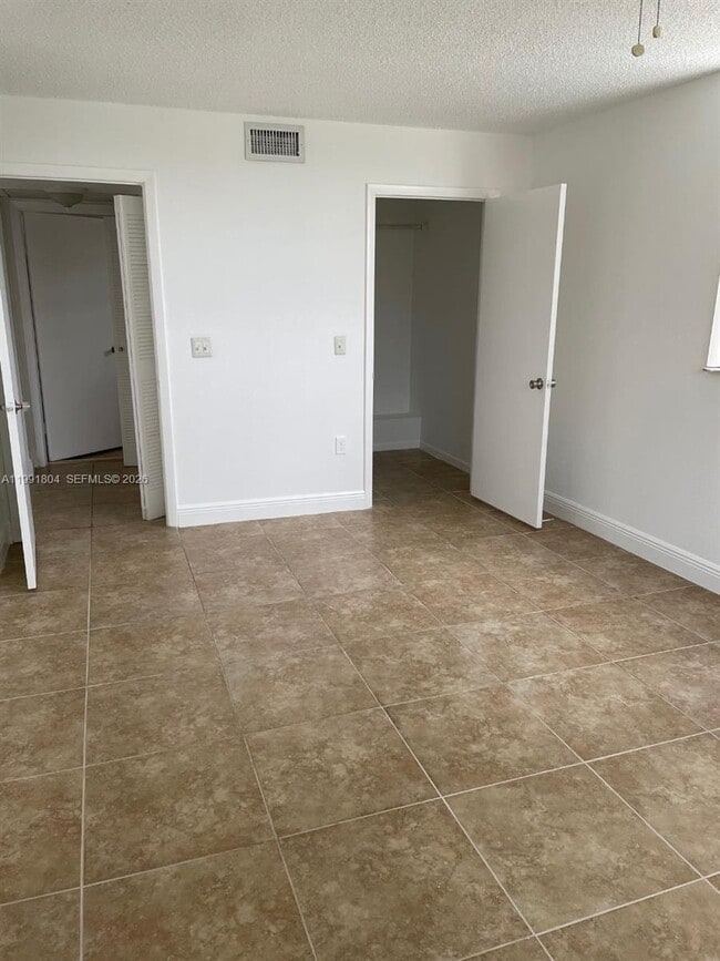 Building Photo - 8255 Lake Dr