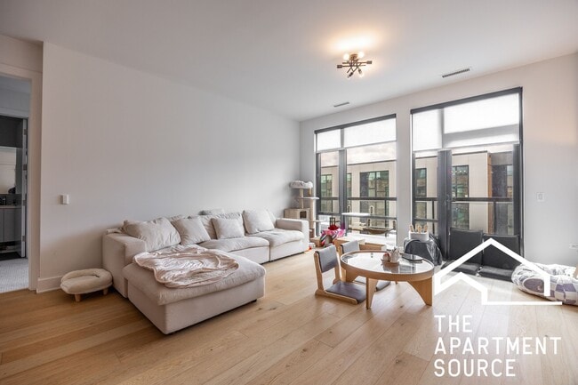 Building Photo - 1701 W Webster Ave