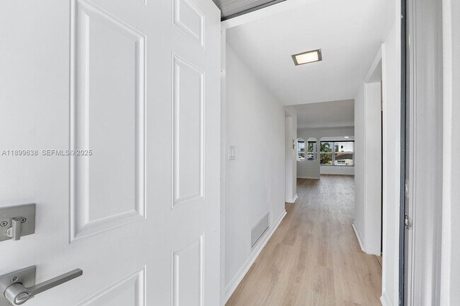 Building Photo - 3111 NE 51st St