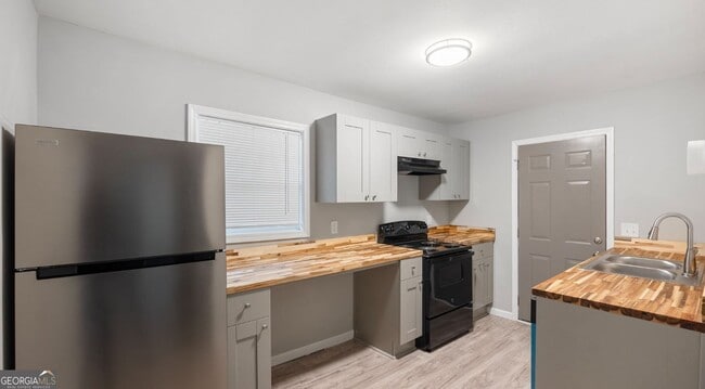 Building Photo - 614 Hardy Ave SW