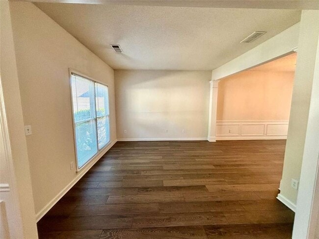 Building Photo - 10920 Glenbarr Dr