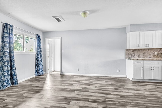 Building Photo - 2802 Greenbriar St