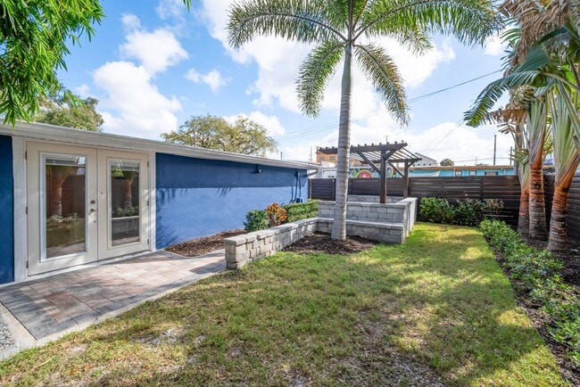 Building Photo - Charming & Deceptively Spacious 4BR Home in South Seminole Heights – Fully Renovated!