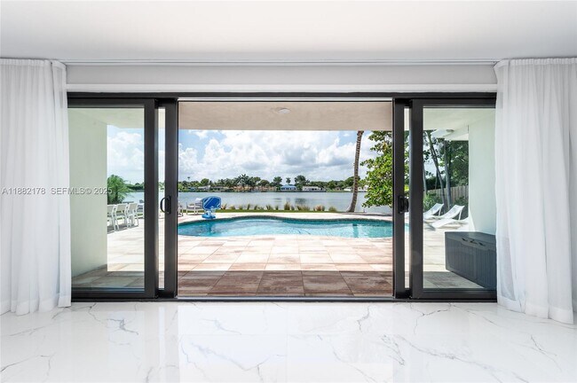 Building Photo - 21230 NE 25th Ct