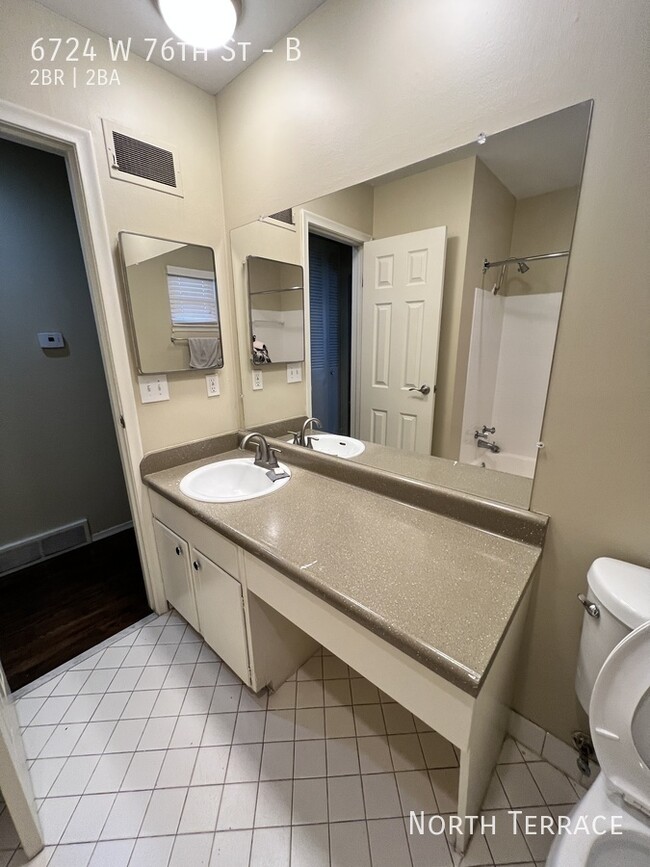 Building Photo - Modern 2BR/2BA Apartment in Overland Park ...