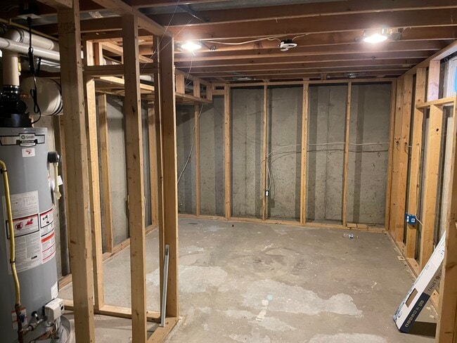 Building Photo - 210 Earhart Ct