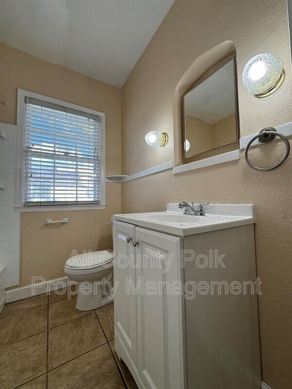 Building Photo - 422 E Belmar St