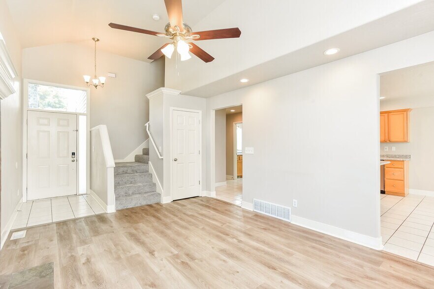 Building Photo - 4778 S Hanauer St