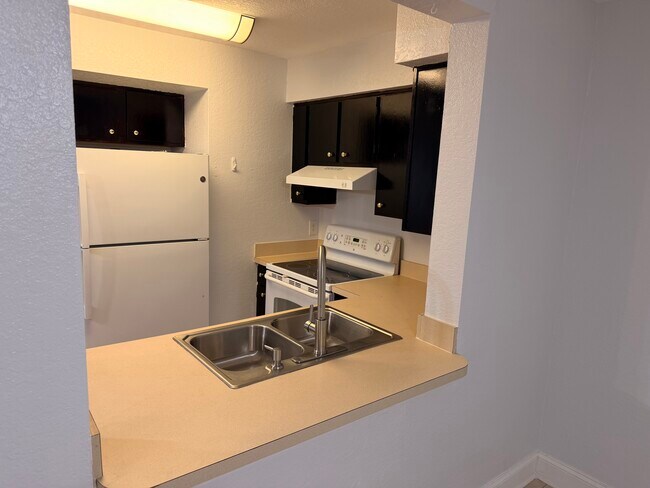 Building Photo - 3904 Brigadoon Cir