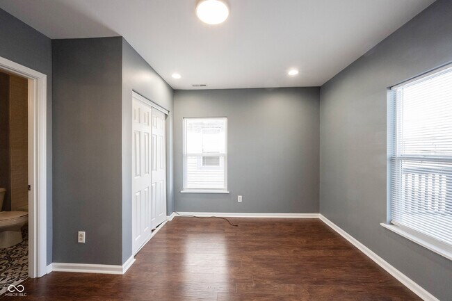 Building Photo - 3157 E Washington St