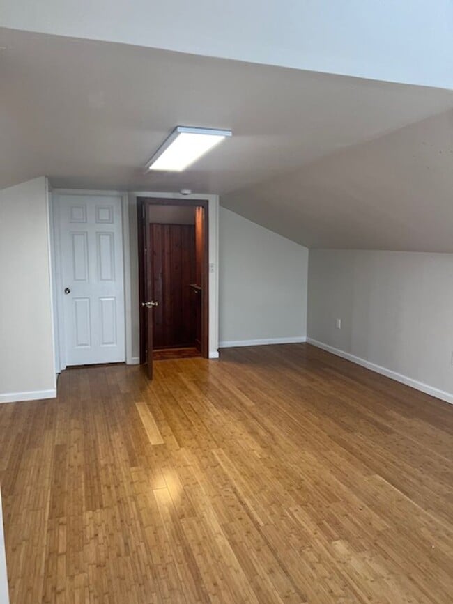 Building Photo - Large 4 bedroom, 2 1/2 bath home for rent in Ravena, NY on Rt 9W