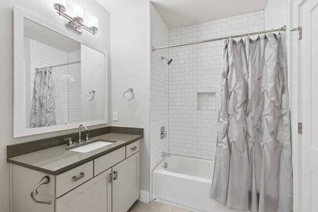 Building Photo - 2974 Hermance Dr NE