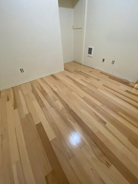 Building Photo - 11425 Juanita Dr NE