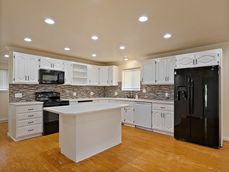 Building Photo - 6438 Tamra Dr